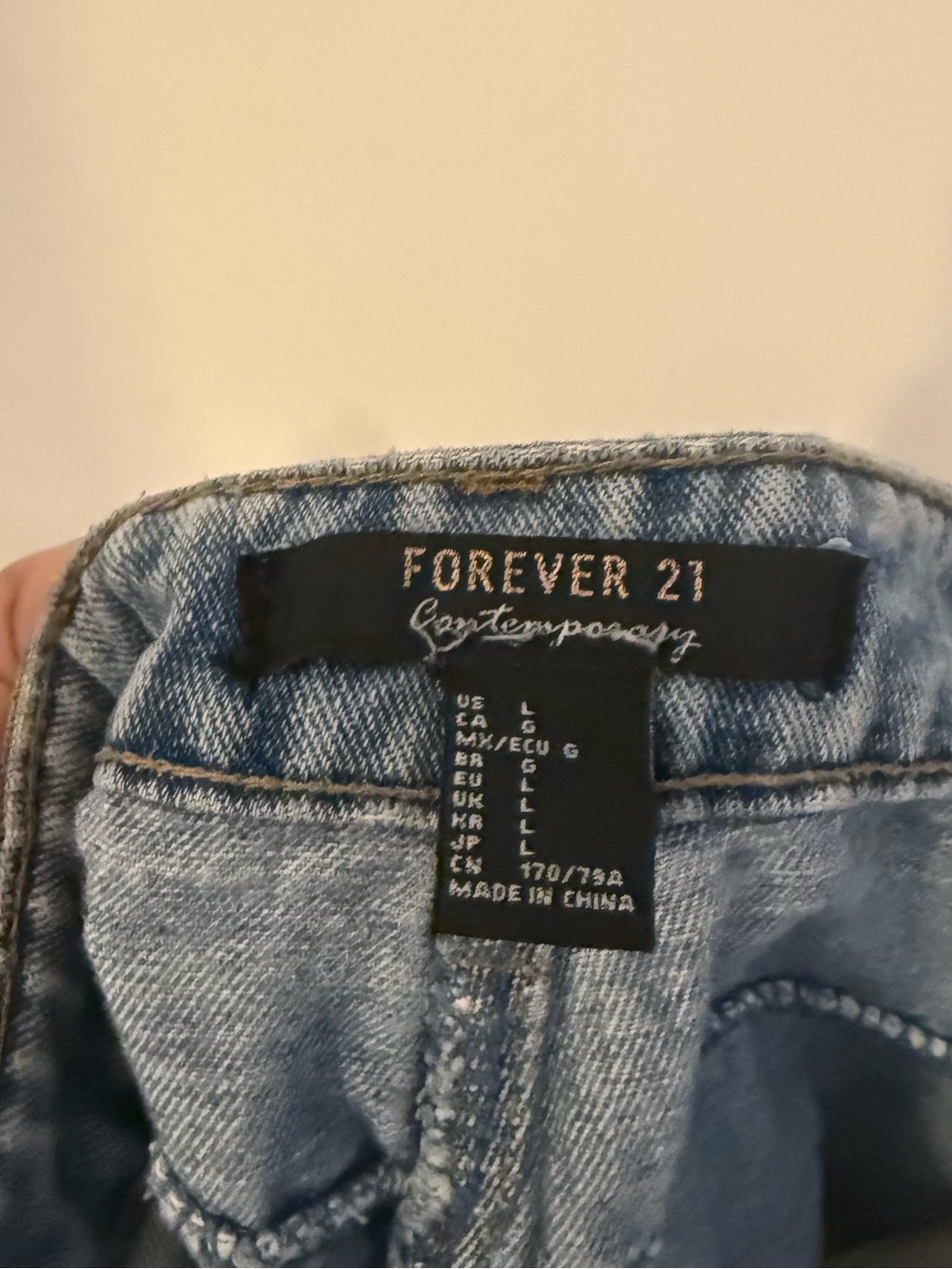 Forever 21 Denim Skirt Faded Blue Raw Hem Belt Loops Button/Zipper Pockets Sz L - Picture 5 of 6